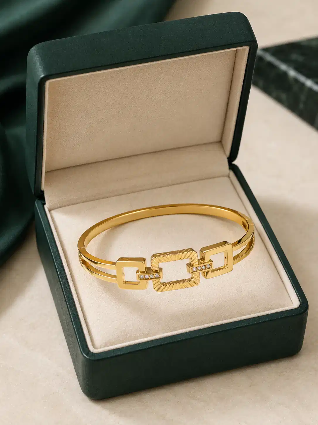signature-link-crystal-gold-bangle