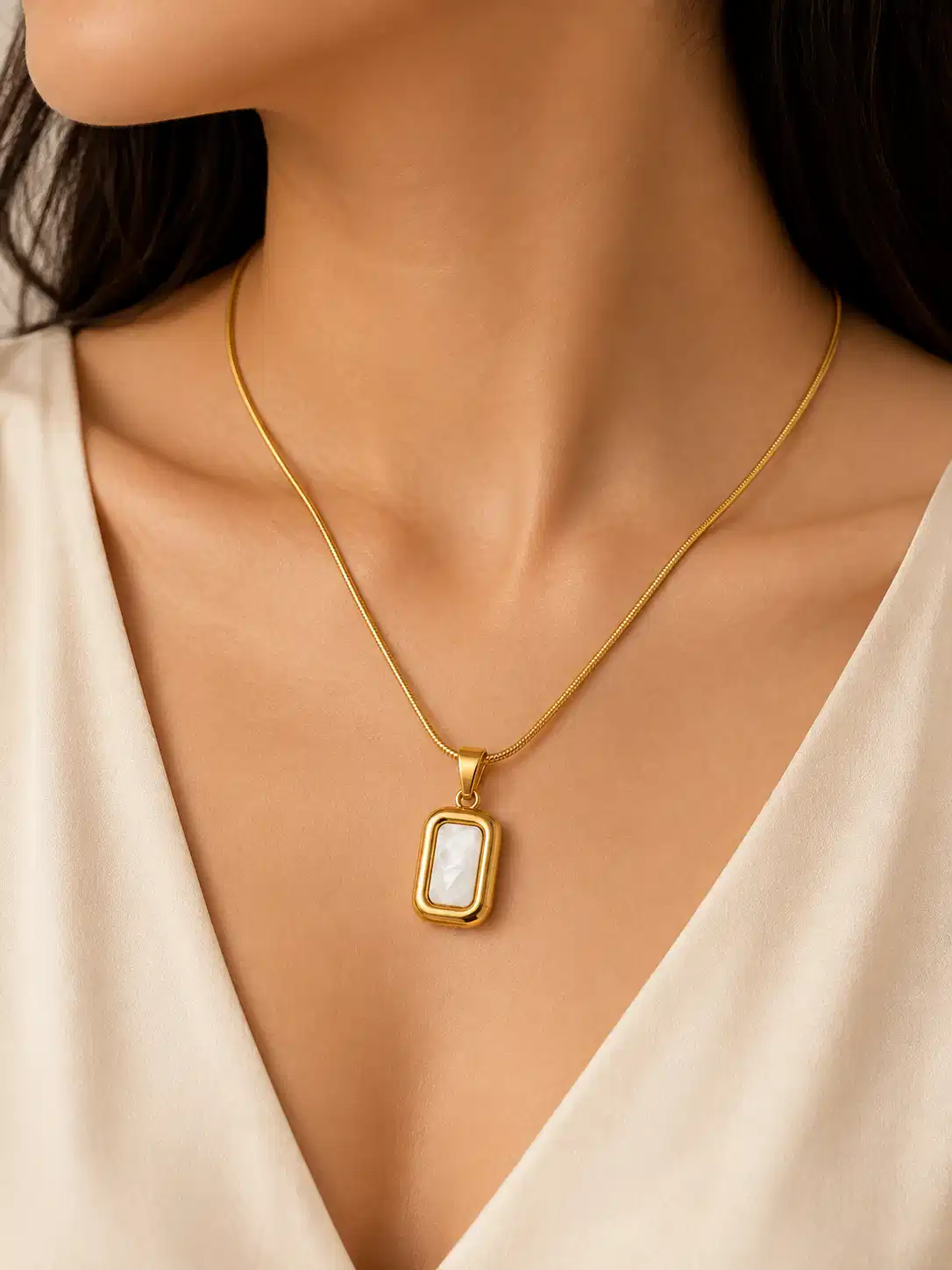 elara-mother-of-pearl-pendant-necklace