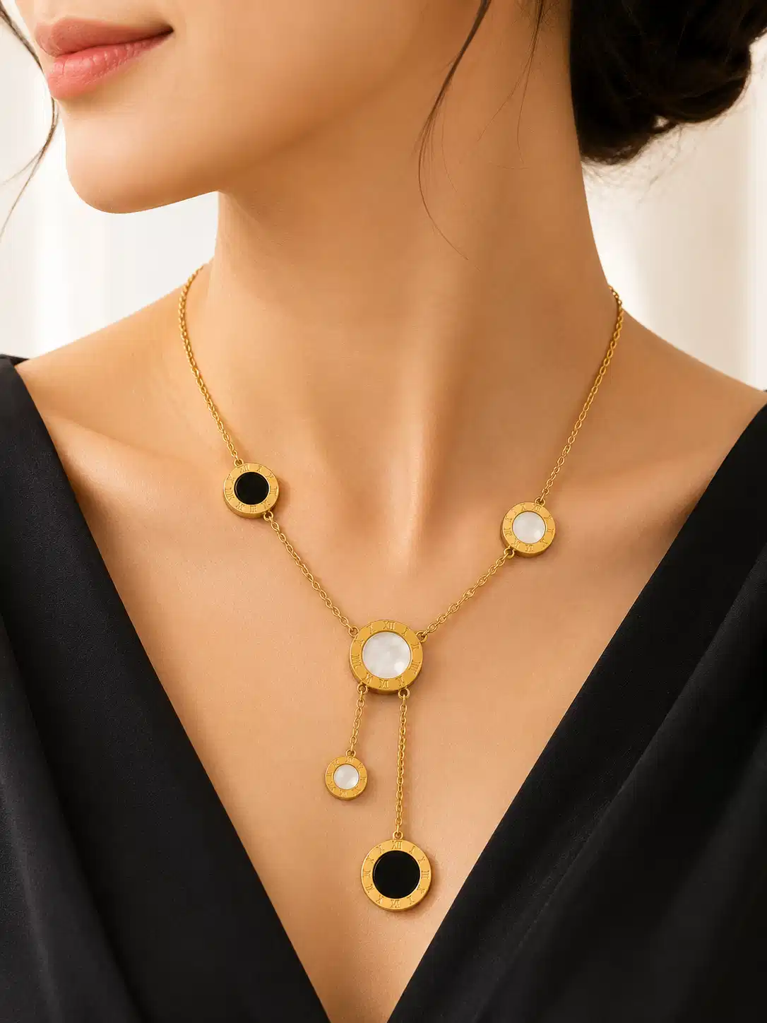 vera-monochrome-roman-lariat-necklace