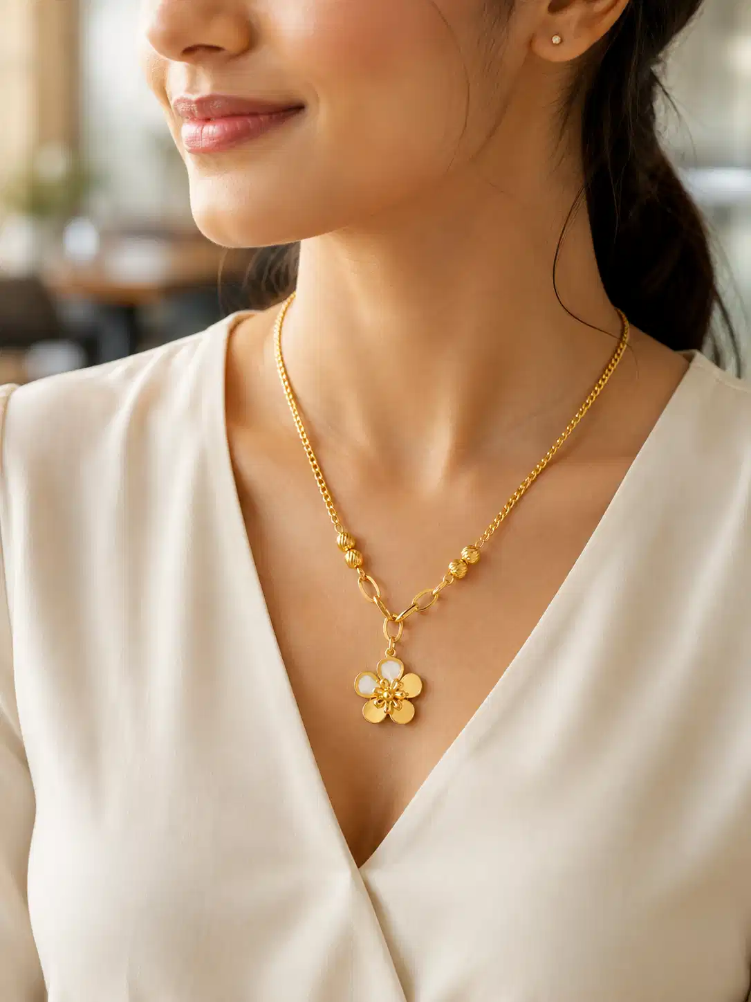 elara-bloom-gold-flower-pendant-necklace
